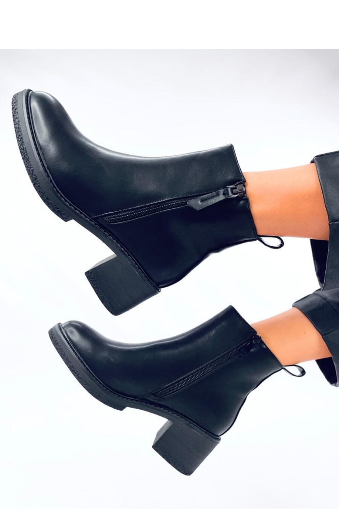 Botine cu toc model 201399 Inello negru